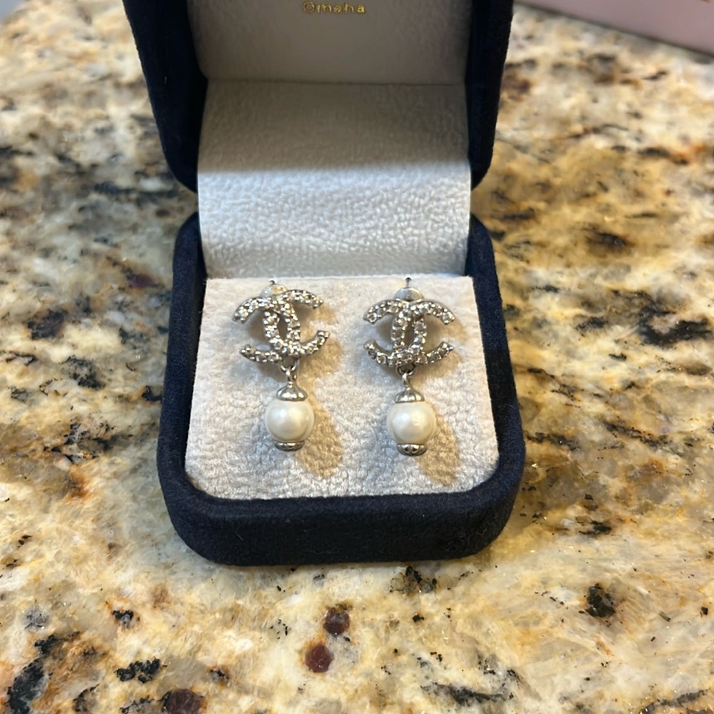 Designer inspired Swarovski crystal and pearl earrings